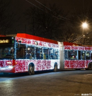 A BKK átadta a Mikulástrolin gyűjtött ajándékokat