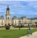 Cári palotaként jelenik meg a keszthelyi kastély a Netflix új sorozatában