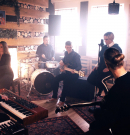 Honeybeast – Nyakamon az ünnep!
