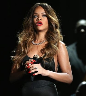 Fantáziátlannak tartják Rihanna ruhakollekcióját