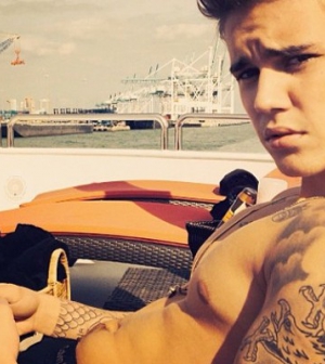 Justin Bieber ráfizetett a tojásdobálásra