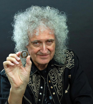 Infarktusa volt a Queen együttes gitárosának, Brian May-nek