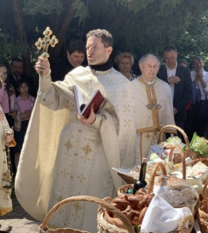 50 atya meséli el Nagyböjt idején, miért lett pap