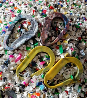 A Tiszán úszó hulladékból készíthetnek saját tárgyakat a környék diákjai