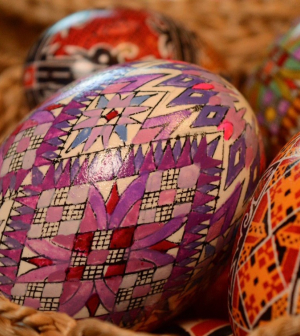 Jön a Húsvét: A tojásfestés hozza közelebb a családot