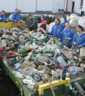 PET-kupa: tonnaszám hasznosítják újra a Tiszából kiemelt hulladékot