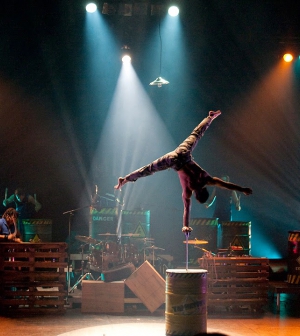 Akrobatikus ritmus-kavalkád áprilisban