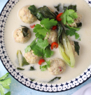 íme valami új: thai csirkegombócleves