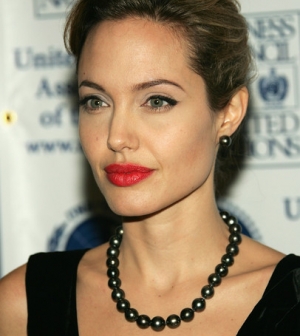Botrányosnak tartják Angelina Jolie hozzáállását