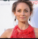 Nicole Richie szülinapozás közben véletlenül felgyújtotta a haját