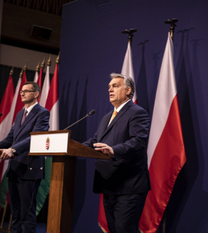 Együtt száll szembe az uniós többséggel a lengyel és a magyar kormány