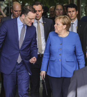 Covid19: Merkel európai szolidaritásra szólít fel határzárak helyett