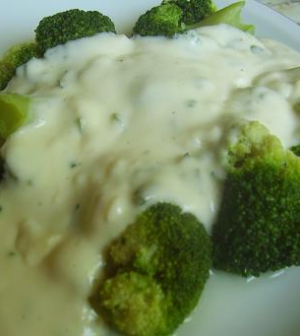A tökéletes brokkolis sajtmártás receptje