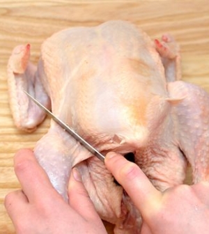 A csirke feldarabolásával sokat spórolsz